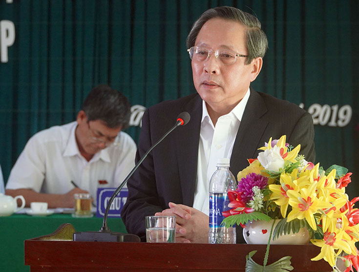 Đồng chí Chủ tịch HĐND tỉnh Hoàng Đăng Quang trả lời một số kiến nghị của cử tri huyện Bố Trạch