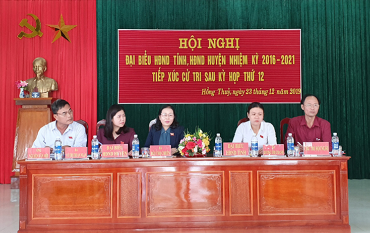 Các Đại biểu HĐND tỉnh tiếp xúc với cử tri huyện Lệ Thủy tại điểm tiếp xúc xã Hồng Thủy
