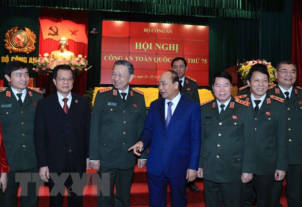 Thủ tướng Nguyễn Xuân Phúc với các đại biểu tham dự hội nghị. (Ảnh: Thống Nhất/TTXVN)
