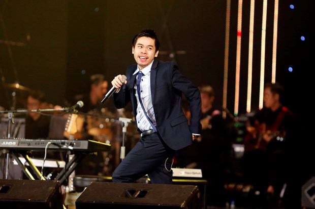 Nghệ sỹ Vinh Khuất  