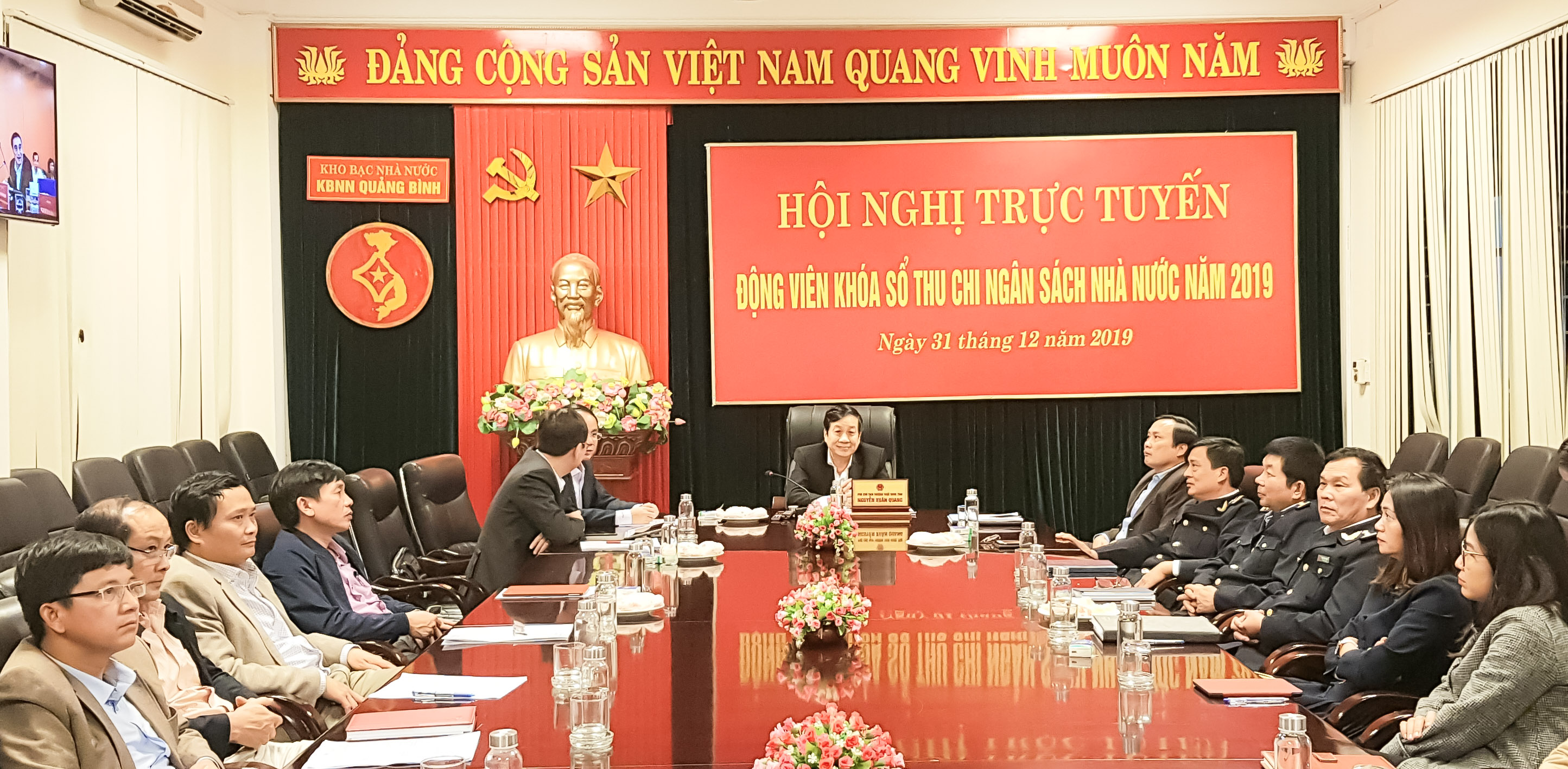 Đồng chí Nguyễn Xuân Quang, Phó Chủ tịch Thường trực UBND tỉnh và các đại biểu dự hội nghị tại điểm cầu Quảng Bình.