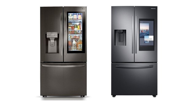 Hai mẫu tủ lạnh thông minh của Samsung và LG. (Nguồn: The Verge)