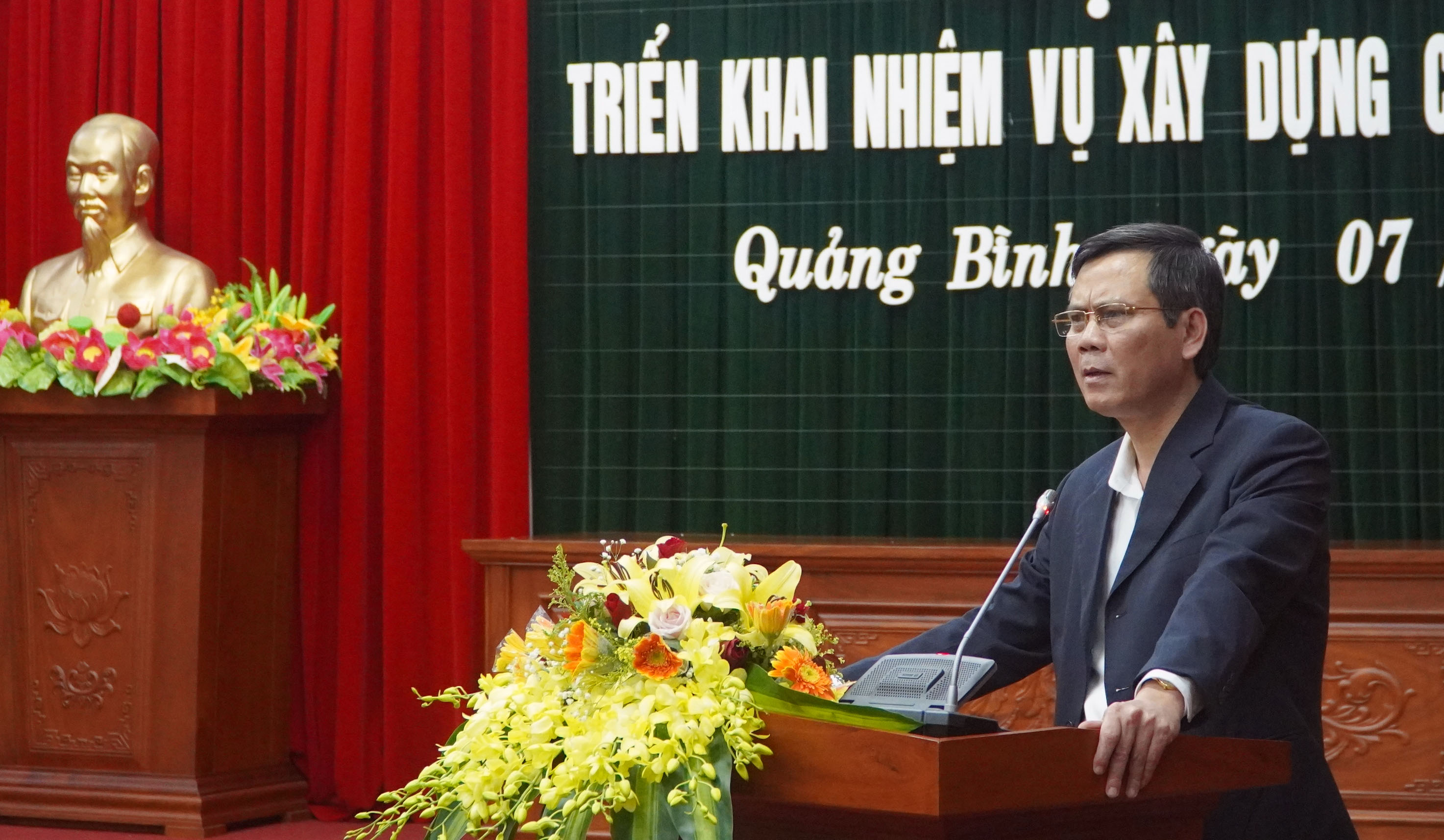 Đồng chí Phó Bí thư Thường trực Tỉnh ủy Trần Thắng phát biểu tại hội nghị