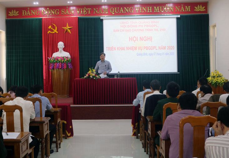 Đồng chí Nguyễn Tiến Hoàng, TUV, Phó Chủ tịch UBND tỉnh phát biểu chỉ đạo tại hội nghị.