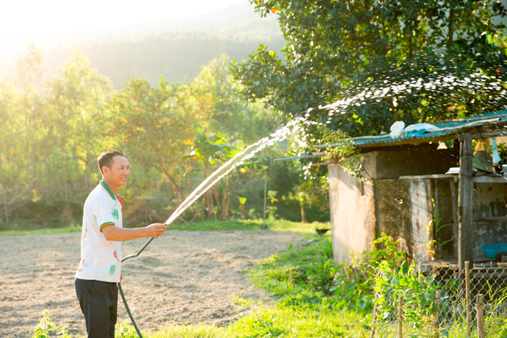 Dòng nước trong veo, mát lành mang hy vọng đến cho cuộc sống người dân Quảng Kim.
