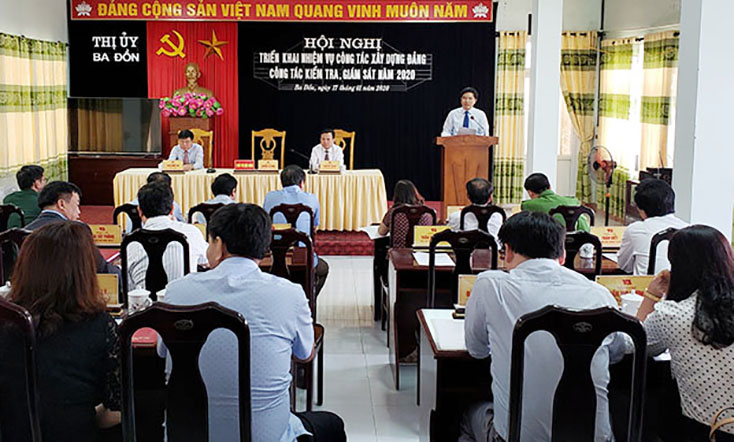  Đồng chí Trương An Ninh, Bí thư Thị ủy Ba Đồn phát biểu kết luận hội nghị triển khai công tác xây dựng Đảng và kiểm tra, giám sát năm 2020.