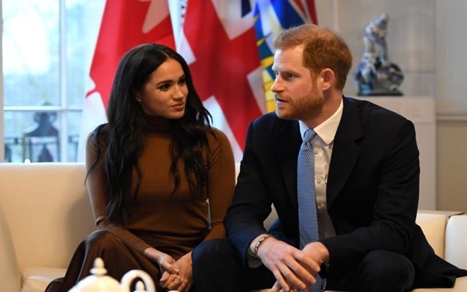 Hoàng tử Harry và vợ Meghan tại London, Anh, ngày 7-1. (Ảnh: Reuters)