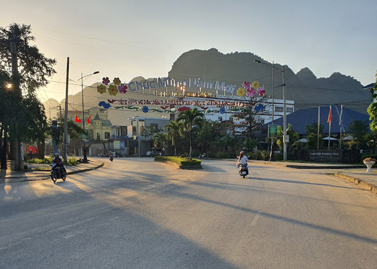 Thị trấn Phong Nha được thành lập trên cơ sở nguyên trạng của xã Sơn Trạch