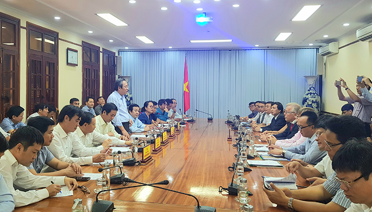  Đồng chí Bí thư Tỉnh ủy Hoàng Đăng Quang phát biểu tại buổi làm việc với đoàn công tác các đối tác đầu tư đến từ Cộng hòa liên bang Đức, tháng 10-2019. 