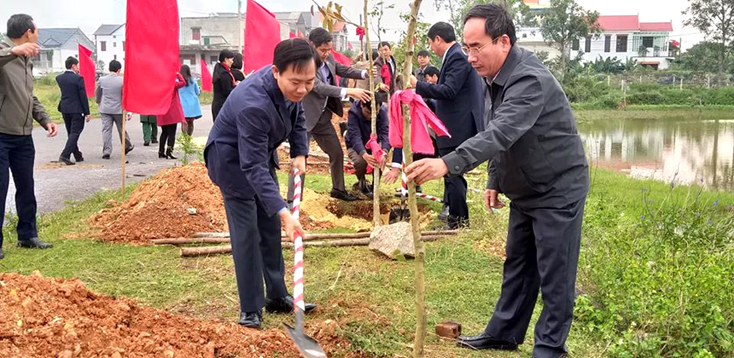 Lãnh đạo huyện Quảng Ninh tham gia Tết trồng cây năm 2020.