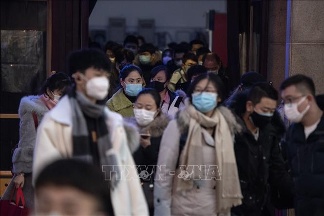 Người dân đeo khẩu trang để phòng tránh lây nhiễm virus Corona tại nhà ga tàu hỏa ở Bắc Kinh, Trung Quốc, ngày 29/1/2020. Ảnh: AFP/TTXVN