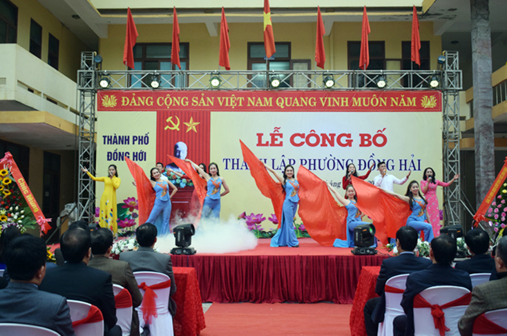 Tiết mục văn nghệ chào mừng lễ công bố thành lập phường Đồng Hải