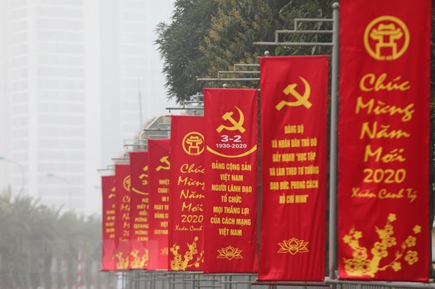  Khẩu hiệu được trang trí tại Trung tâm Hội nghị Quốc gia chào mừng kỷ niệm 90 năm Ngày thành lập Đảng Cộng sản Việt Nam. (Ảnh: Thành Đạt/TTXVN)