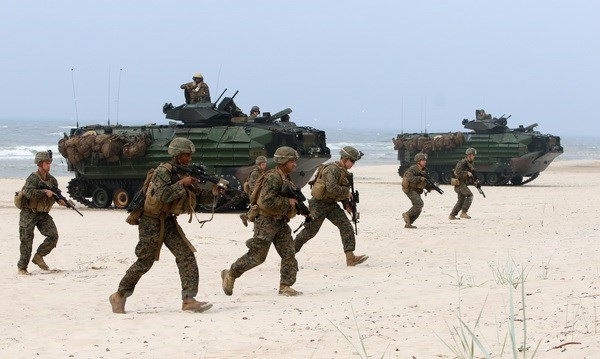 Binh sỹ Mỹ tham gia cuộc tập trận của NATO ở Nemirseta, Lithuania. (Ảnh: AFP/TTXVN)