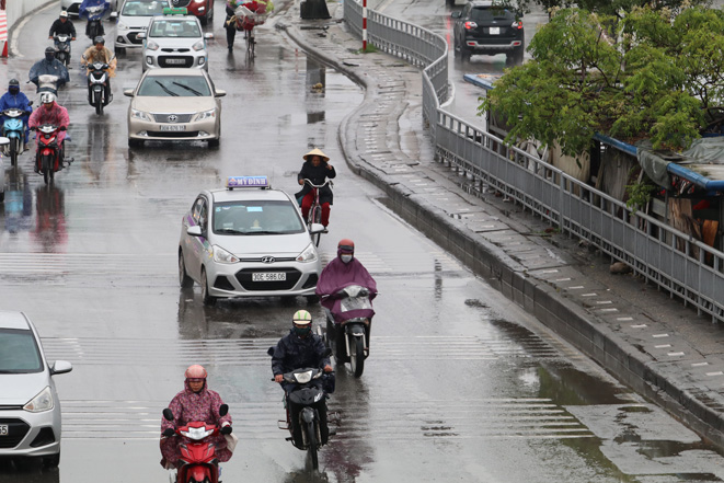 Hà Nội có mưa, trời rét đậm.