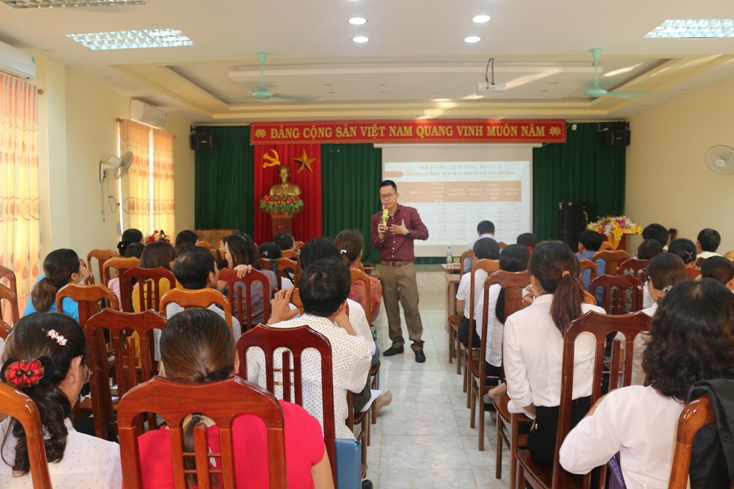 BHXH tỉnh tuyên truyền chính sách BHXH, BHYT cho các nhân viên đại lý thu BHXH huyện Lệ Thủy.
