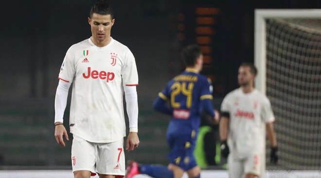 Ronaldo ghi bàn, Juve vẫn thua Verona 1-2.