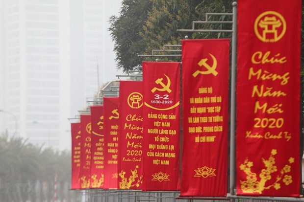 Khẩu hiệu được trang trí tại Trung tâm Hội nghị Quốc gia chào mừng kỷ niệm 90 năm Ngày thành lập Đảng Cộng sản Việt Nam. (Ảnh: Thành Đạt/TTXVN)