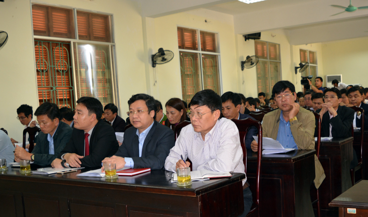 Đồng chí Cao Văn Định, Ủy viên Ban Thường vụ, Trưởng Ban Tuyên giáo Tỉnh ủy và các đại biểu dự hội nghị 