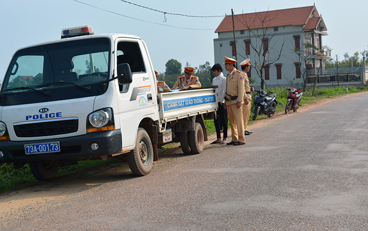  Lực lượng CSGT Công an huyện Bố Trạch tăng cường tuần tra kiểm soát tại các tuyến giao thông trọng điểm trên địa bàn huyện