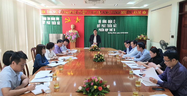 Đồng chí Nguyễn Xuân Quang, Phó Chủ tịch Thường trực UBND tỉnh phát biểu kết luận tại phiên họp. 