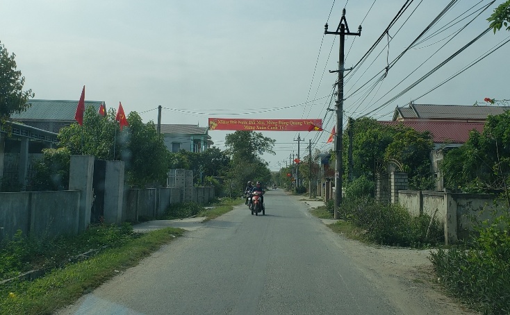  Nhờ có sự chung tay, góp sức của các cấp chính quyền thị xã Ba Đồn, nhiều tuyến đường nông thôn đã trở nên xanh,