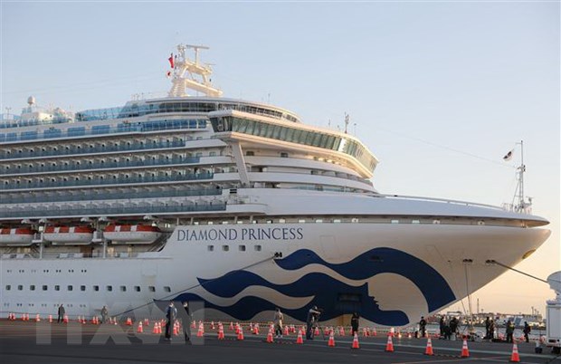 Du thuyền Diamond Princess được cách ly tại cảng Yokohama của Nhật Bản sau khi nhà chức trách phát hiện các trường hợp nhiễm dịch viêm đường hô hấp cấp COVID-19, ngày 6-2-2020. (Nguồn: THX/TTXVN)