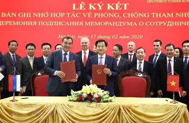 Lễ ký kết Bản ghi nhớ hợp tác về phòng, chống tham nhũng giữa Thanh tra Chính phủ Việt Nam và Cơ quan Chống tham nhũng trực thuộc Tổng thống Liên bang Nga. (Ảnh: Văn Điệp/TTXVN)