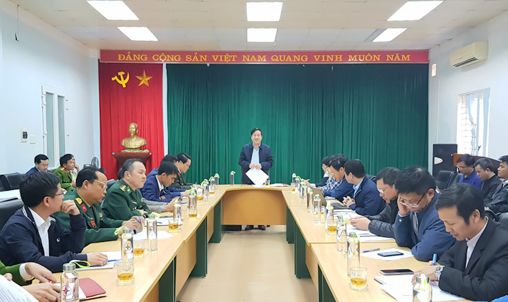 Đồng chí Nguyễn Xuân Quang, Phó Chủ tịch Thường trực UBND tỉnh làm việc với các sở, ngành liên quan.