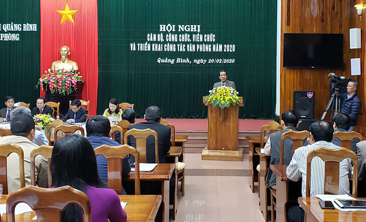 Đồng chí Trần Công Thuật, Chủ tịch UBND tỉnh phát biểu chỉ đạo tại hội nghị.