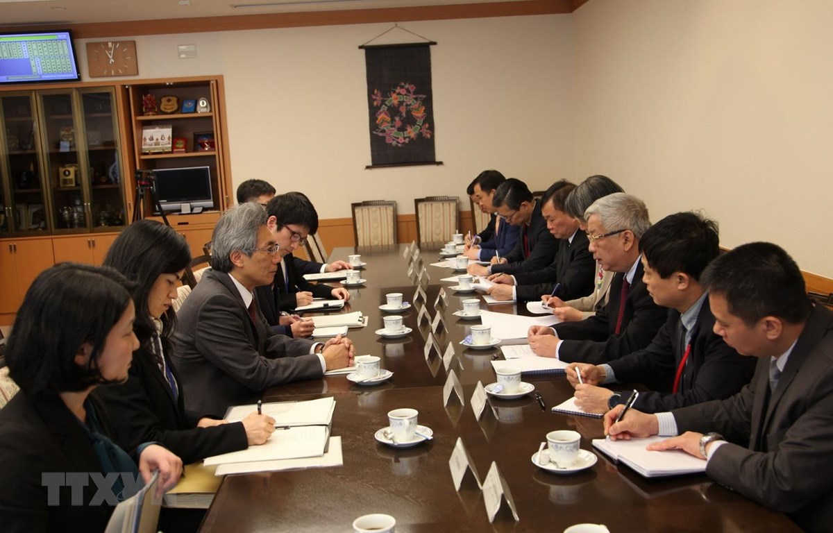 Thượng tướng Nguyễn Chí Vịnh và Thứ trưởng Quốc phòng Nhật Bản Yasunori Nishida đồng chủ trì tham vấn quốc phòng Việt-Nhật. (Ảnh: Đào Thanh Tùng/TTXVN)