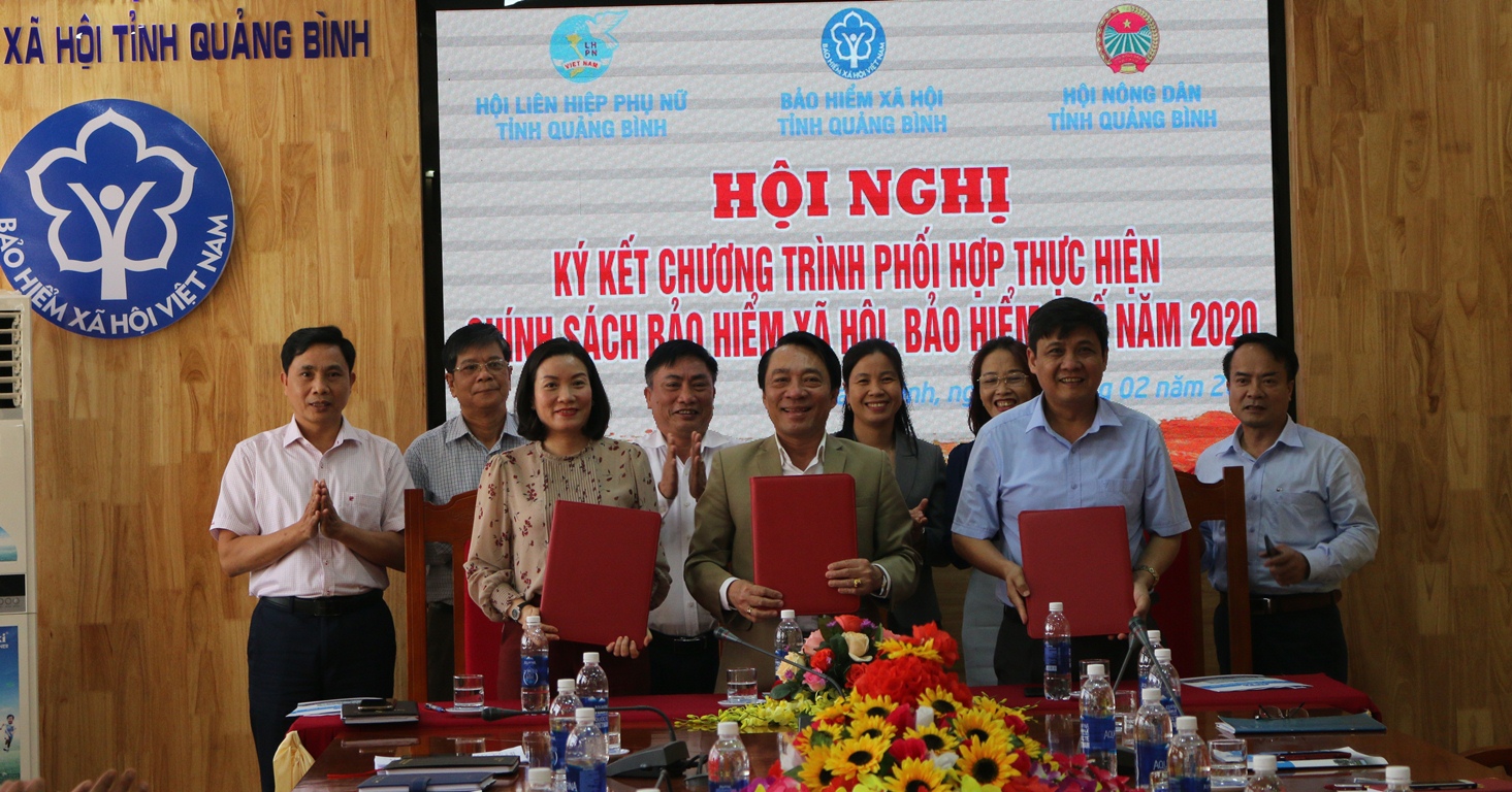 BHXH và Hội LHPN tỉnh, Hội Nông dân tỉnh ký kết chương trình phối hợp công tác BHXH, BHYT năm 2020.