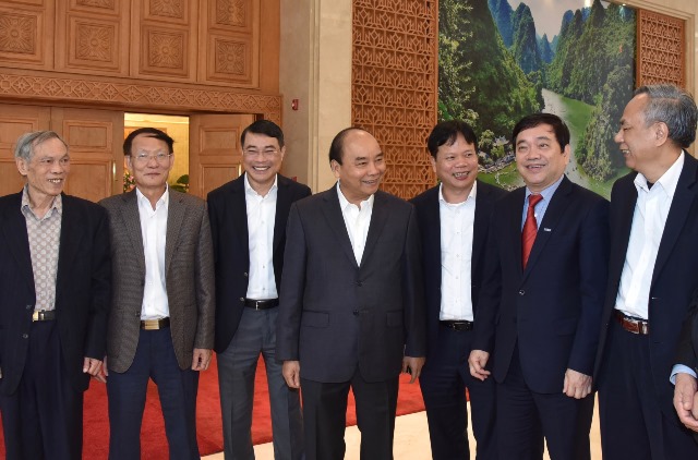 Thủ tướng Nguyễn Xuân Phúc trao đổi ý kiến với các thành viên Hội đồng Tư vấn chính sách tài chính, tiền tệ quốc gia.