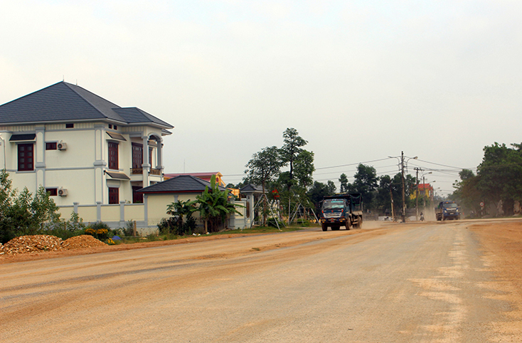  Nhiều tuyến đường trung tâm của thị trấn Nông trường Lệ Ninh được đầu tư, mở rộng. 