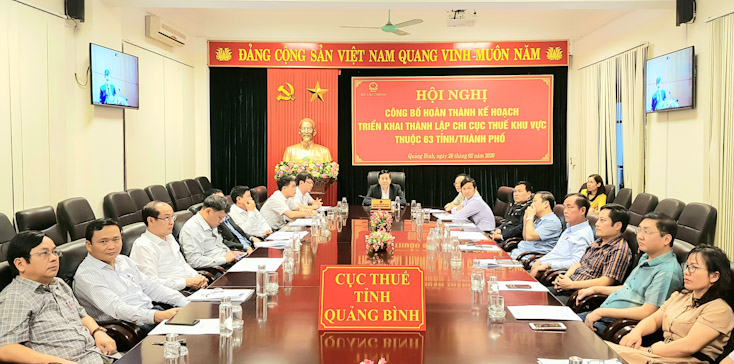 Đồng chí Nguyễn Xuân Quang, Phó Chủ tịch Thường trực UBND tỉnh chủ trì hội nghị tại điểm cầu Quảng Bình.