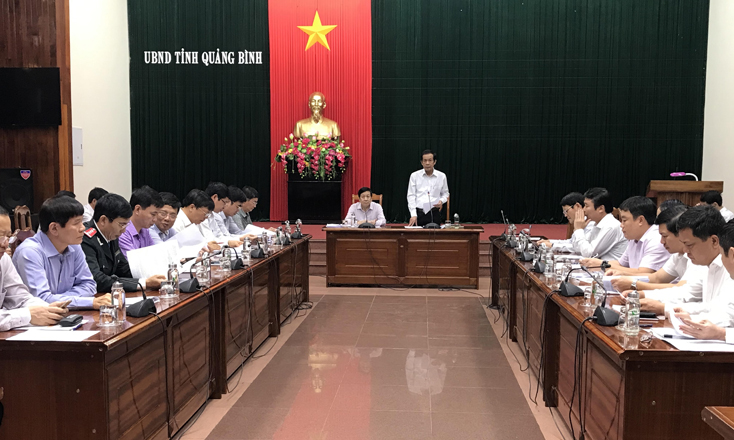 Đồng chí Chủ tịch UBND tỉnh Trần Công Thuật phát biểu kết luận cuộc họp