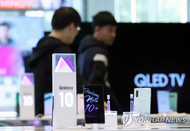 Điện thoại thông minh Galaxy Note10 của Samsung tại một cửa hàng bán lẻ ở Seoul. (Nguồn: Yonhap)