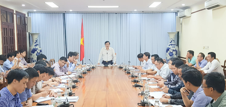 Đồng chí Nguyễn Xuân Quang, Phó Chủ tịch Thường trực UBND tỉnh kết luận buổi đối thoại. 