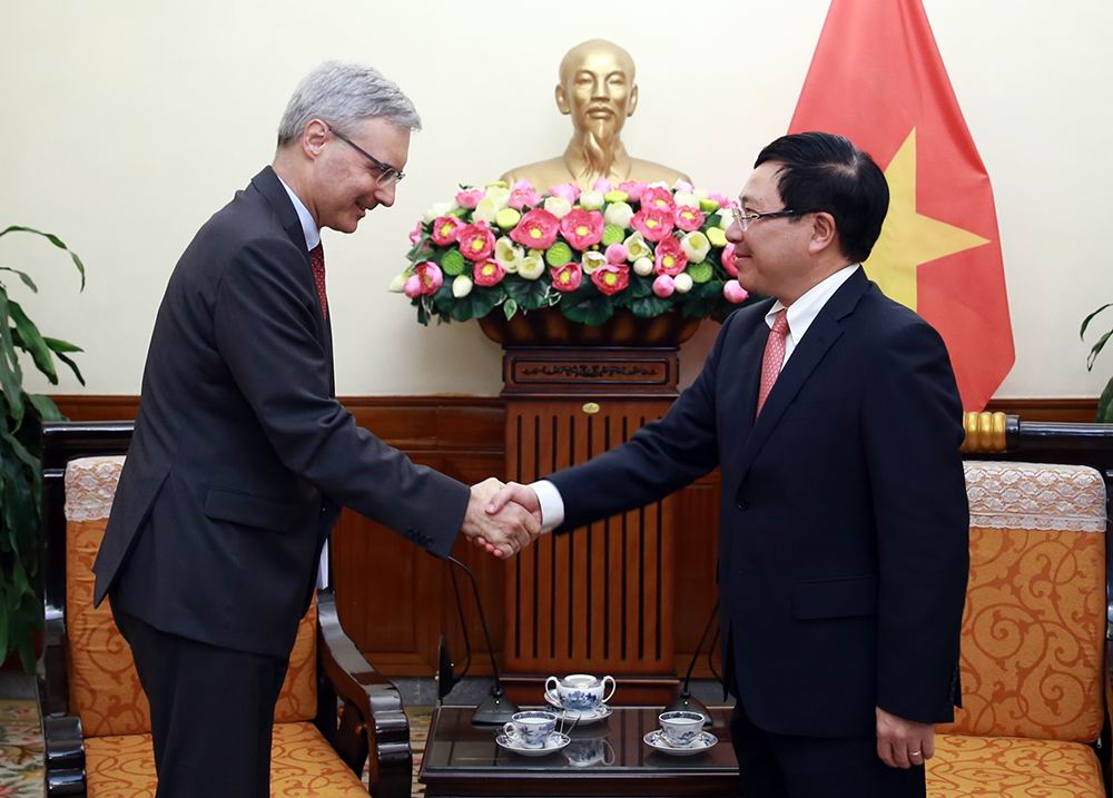  Phó Thủ tướng, Bộ trưởng Bộ Ngoại giao Phạm Bình Minh tiếp ông Nicolas Warnery, Đại sứ Đặc mệnh toàn quyền Cộng hòa Pháp tại Việt Nam - Ảnh: VGP/Hải Minh