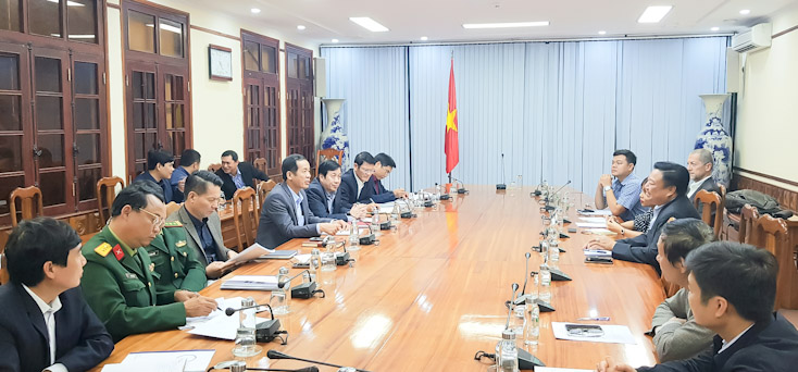 Đồng chí Trần Công Thuật, Chủ tịch UBND tỉnh chủ trì buổi làm việc.