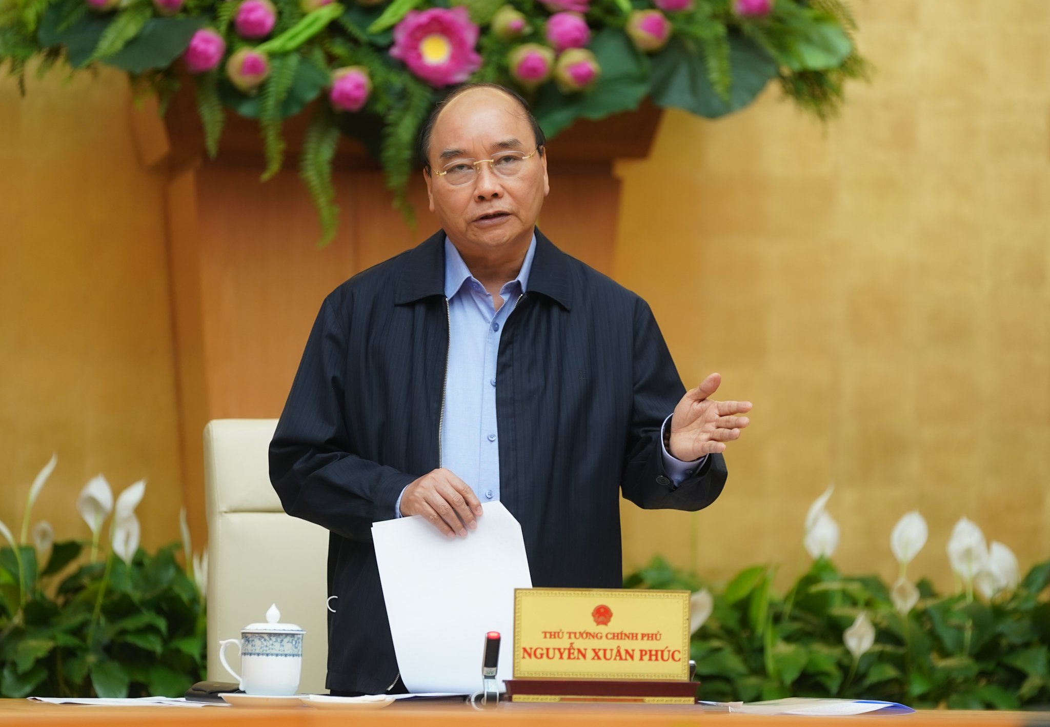  Thủ tướng Nguyễn Xuân Phúc phát biểu tại cuộc họp - Ảnh: VGP/Quang Hiếu
