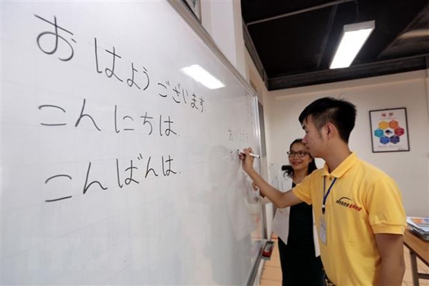 Đào tạo tiếng Nhật cho các lao động tại Học viện đào tạo hướng nghiệp của Công ty JHL Group. (Ảnh: Anh Tuấn/TTXVN)