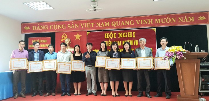 Đảng bộ cơ quan chính quyền TP. Đồng Hới khen thưởng các tổ chức đảng năm 2019.