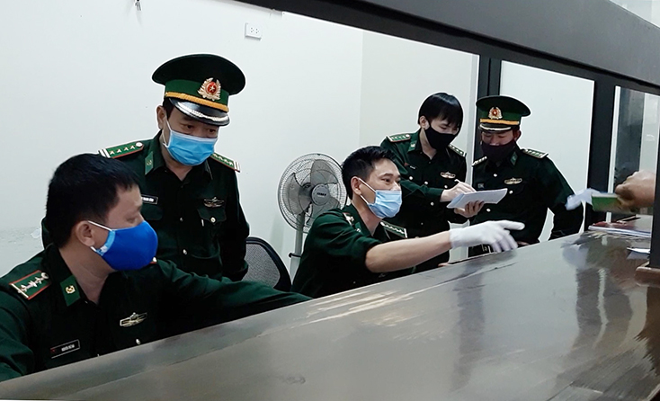 Đại tá Trịnh Thanh Bình, Chỉ huy trưởng BĐBP QB trực tiếp kiểm tra công tác phòng dịch tại CKQT Cha Lo