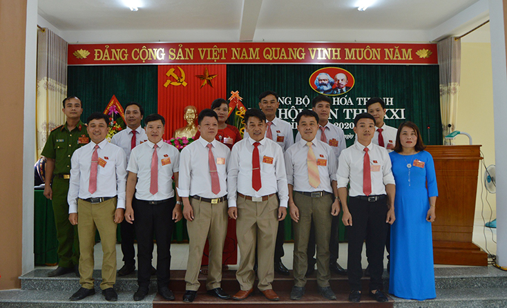 Ban chấp hành Đảng bộ xã HóaThanh nhiệm kỳ 2020-2025 ra mắt đại hội.