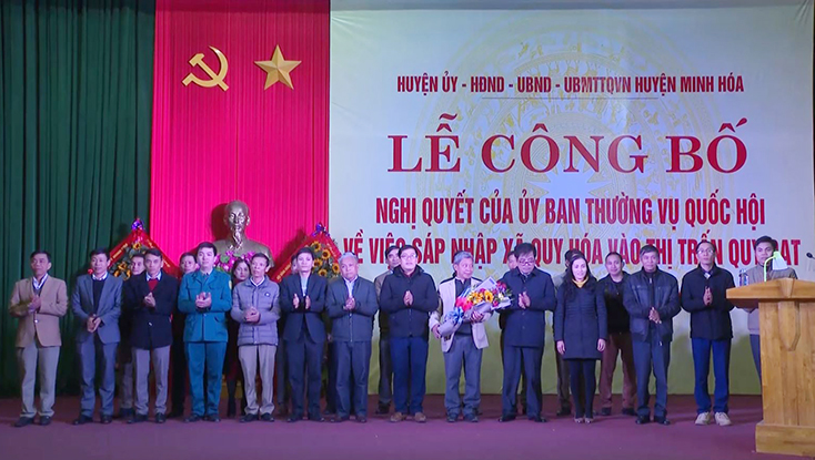 Lễ công bố Nghị quyết của Ủy ban Thường vụ Quốc hội sáp nhập xã Quy Hóa vào thị trấn Quy Đạt.
