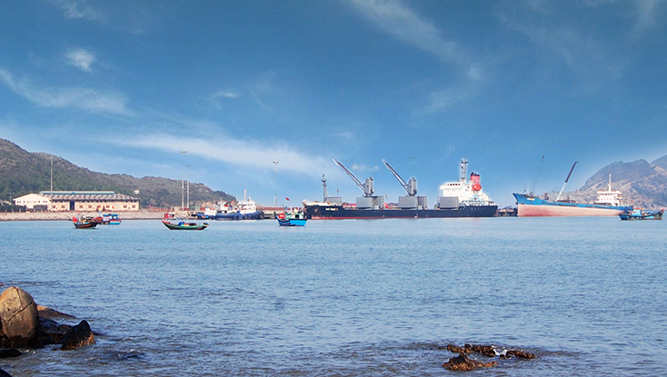 Sản lượng bốc xếp qua cảng biển Hòn La đạt hơn 1,4 triệu tấn/ năm. 