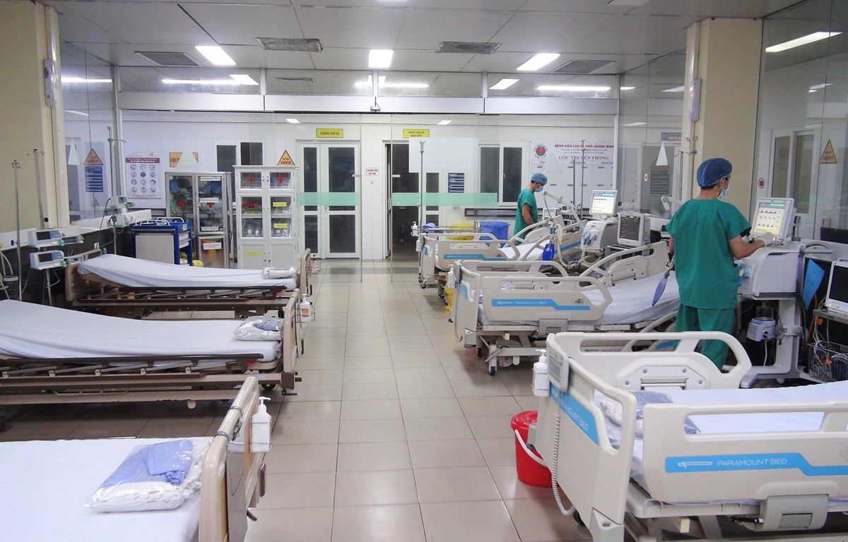 Cơ sở vật chất, trang thiết bị điều trị tại Bệnh viện bệnh lý hô hấp cấp tính số 2 (thành phố Hạ Long). (Ảnh: TTXVN phát)