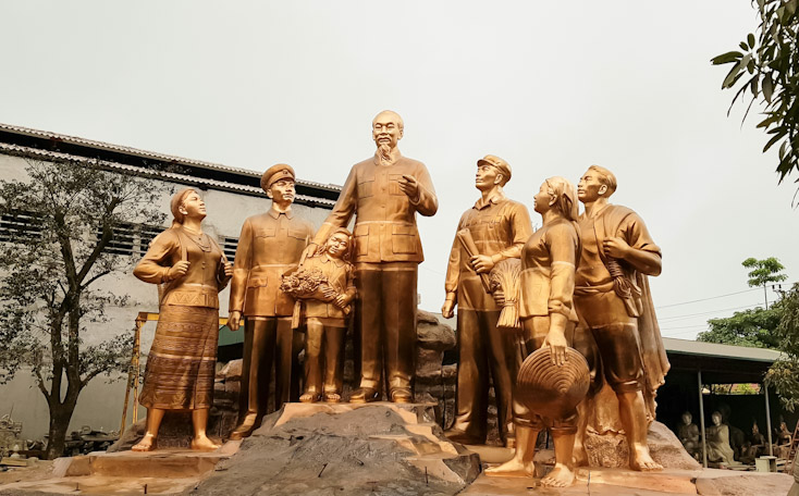 Nhóm tượng đài Chủ tịch Hồ Chí Minh với nhân dân Quảng Bình sau khi đã hoàn thành công tác sửa chữa nguội.
