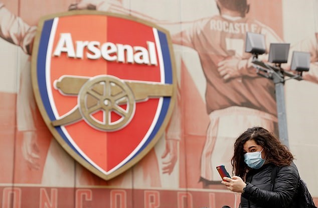 HLV Mikel Arteta của Arsenal dương tính với vi rút SARS-CoV-2 khiến đội bóng không thể tập trung tập luyện - Ảnh: Reuters